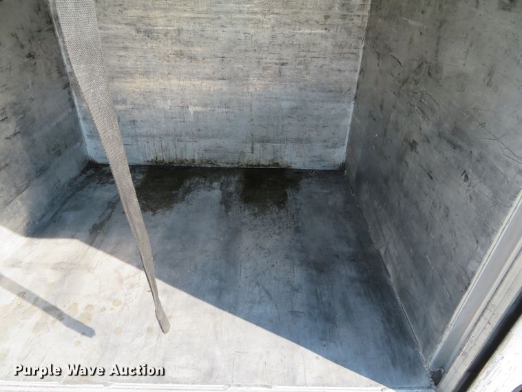 image for item DR0131 1998 International 4700  delivery truck