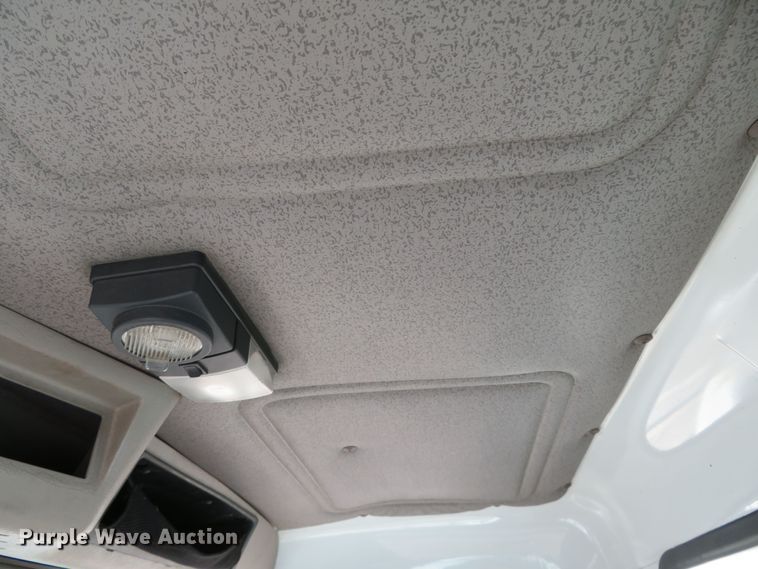 image for item DR0131 1998 International 4700  delivery truck