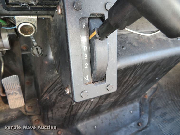 image for item DR0131 1998 International 4700  delivery truck