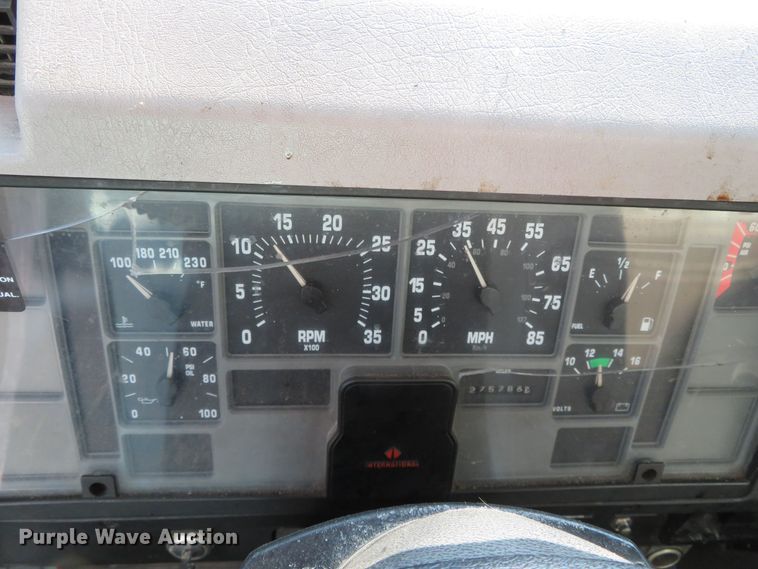 image for item DR0131 1998 International 4700  delivery truck