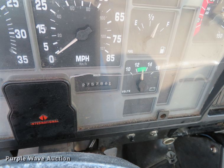 image for item DR0131 1998 International 4700  delivery truck