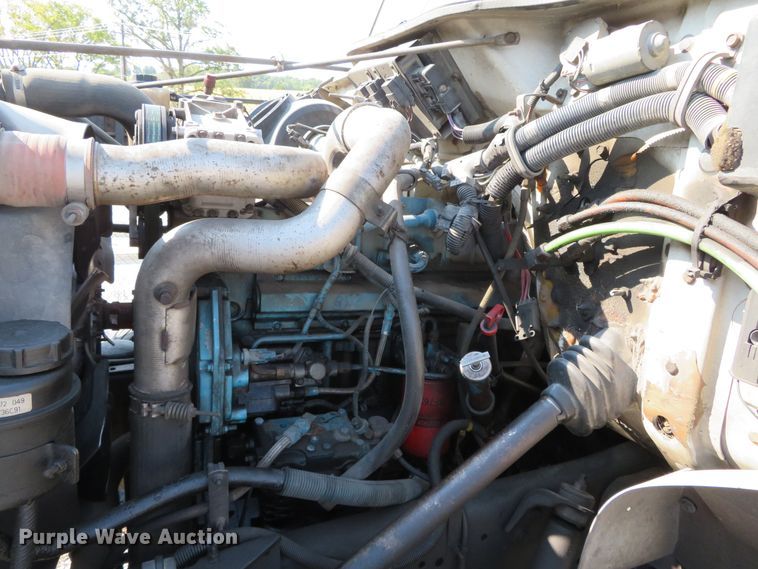 image for item DR0131 1998 International 4700  delivery truck