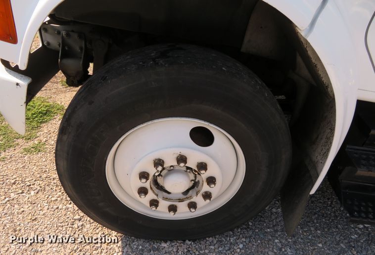 image for item DR0131 1998 International 4700  delivery truck