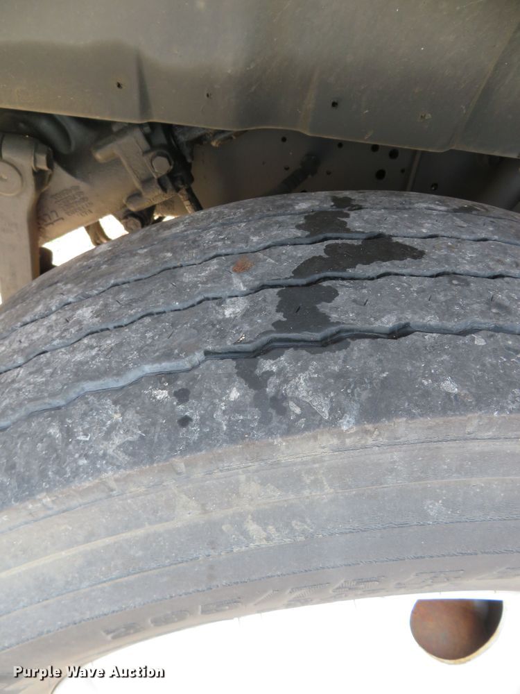 image for item DR0131 1998 International 4700  delivery truck