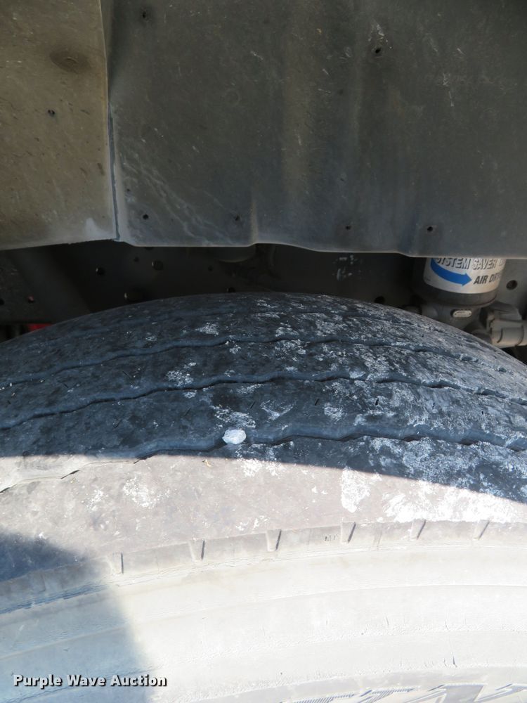 image for item DR0131 1998 International 4700  delivery truck