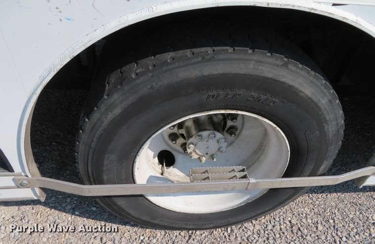 image for item DR0131 1998 International 4700  delivery truck