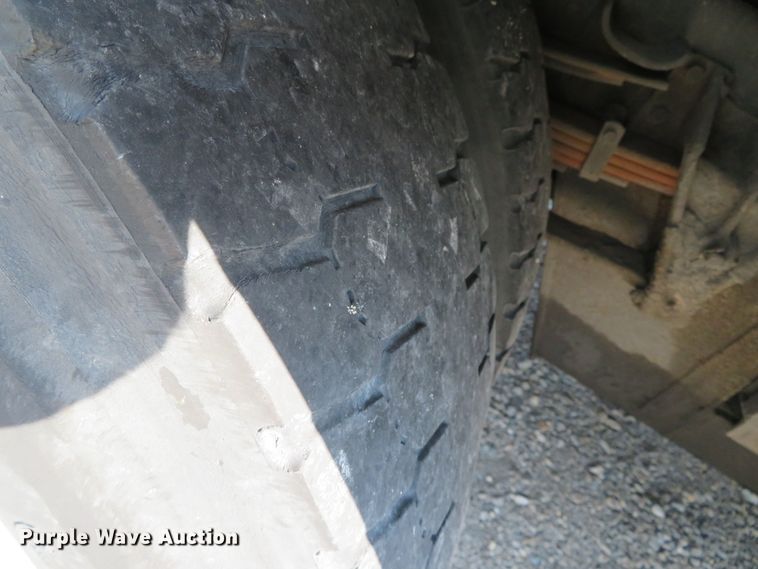 image for item DR0131 1998 International 4700  delivery truck