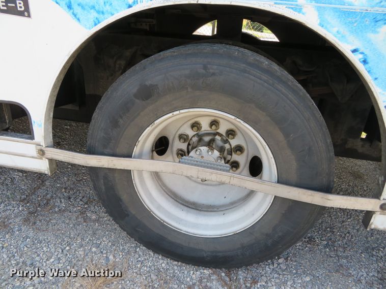 image for item DR0131 1998 International 4700  delivery truck