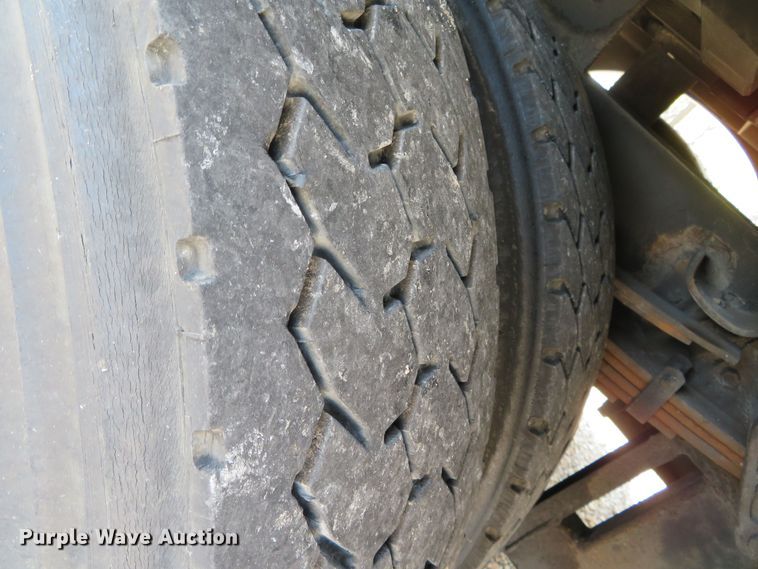 image for item DR0131 1998 International 4700  delivery truck