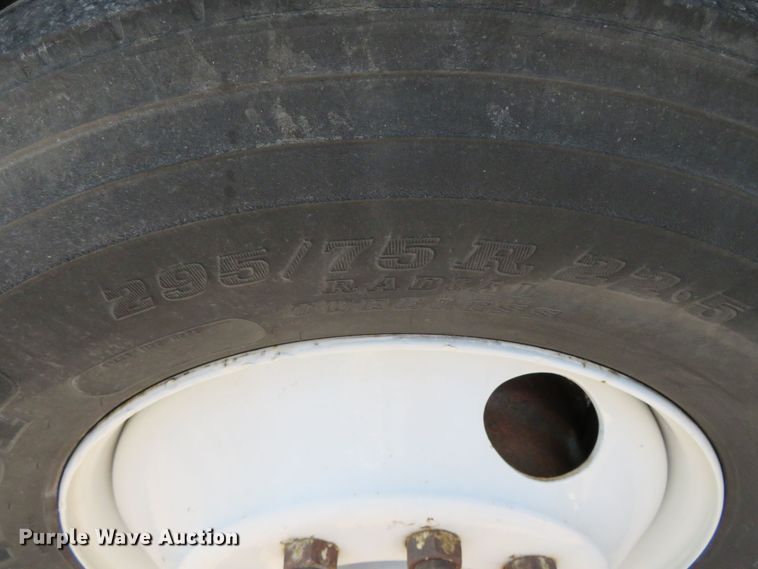 image for item DR0131 1998 International 4700  delivery truck