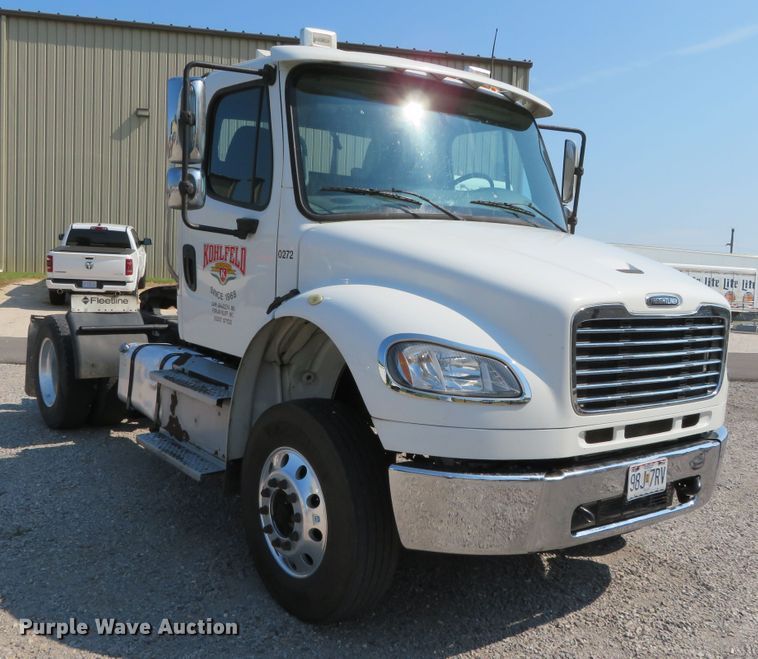 image for item DR0134 2014 Freightliner Business Class M2  semi truck