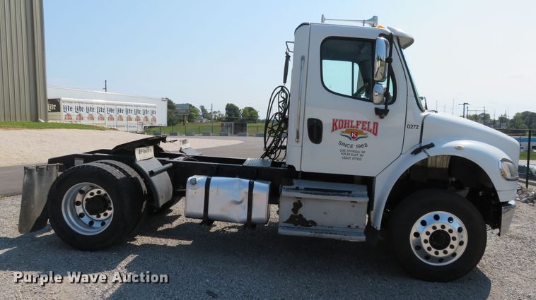 image for item DR0134 2014 Freightliner Business Class M2  semi truck