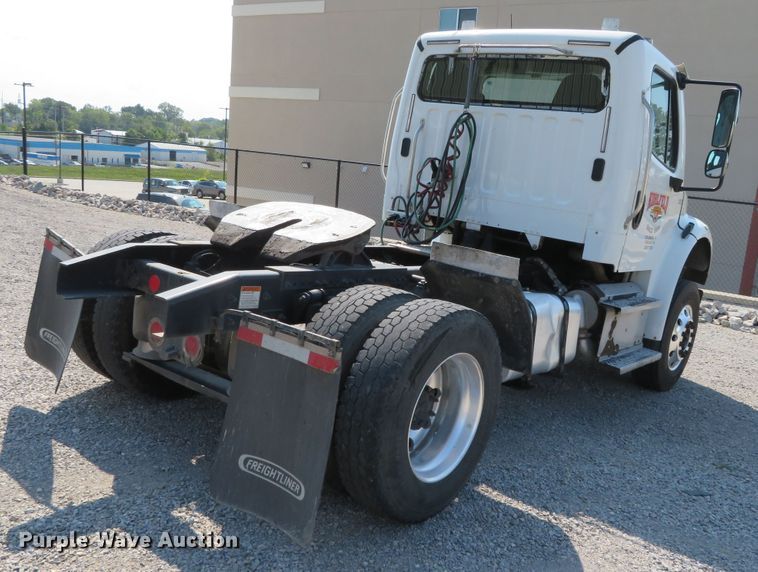image for item DR0134 2014 Freightliner Business Class M2  semi truck