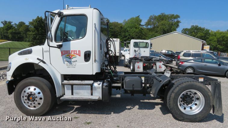 image for item DR0134 2014 Freightliner Business Class M2  semi truck