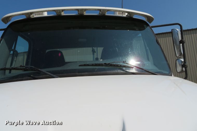 image for item DR0134 2014 Freightliner Business Class M2  semi truck