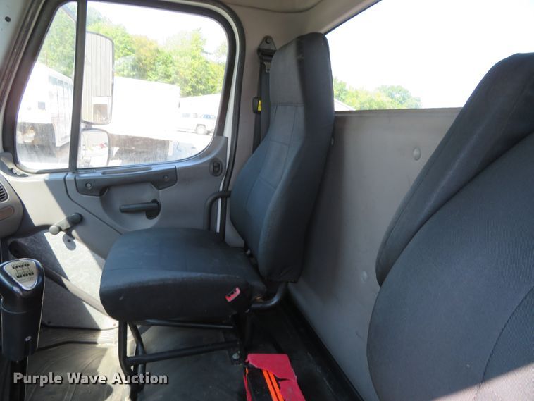 image for item DR0134 2014 Freightliner Business Class M2  semi truck