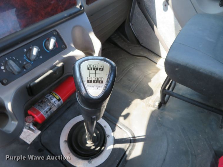 image for item DR0134 2014 Freightliner Business Class M2  semi truck