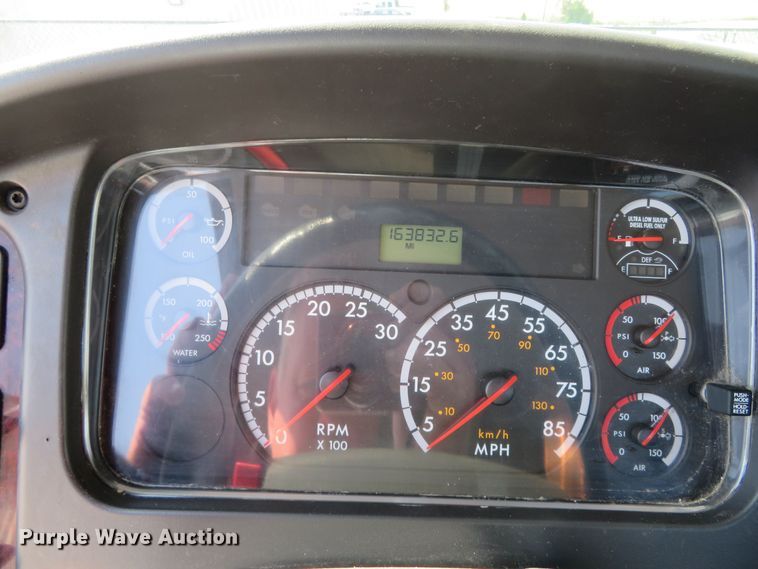 image for item DR0134 2014 Freightliner Business Class M2  semi truck