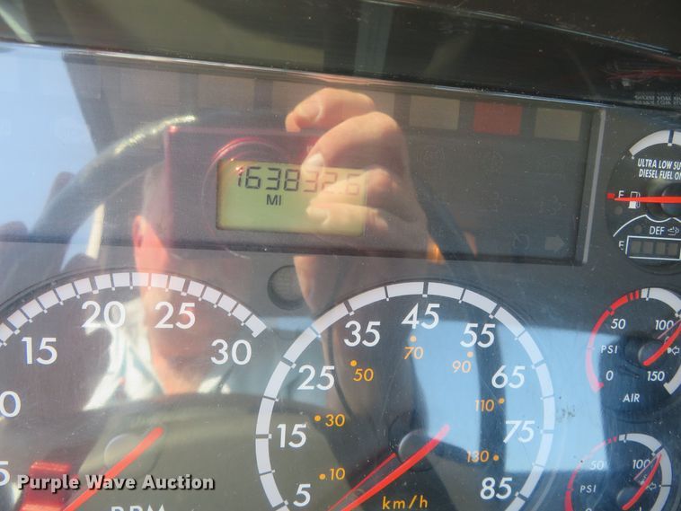 image for item DR0134 2014 Freightliner Business Class M2  semi truck