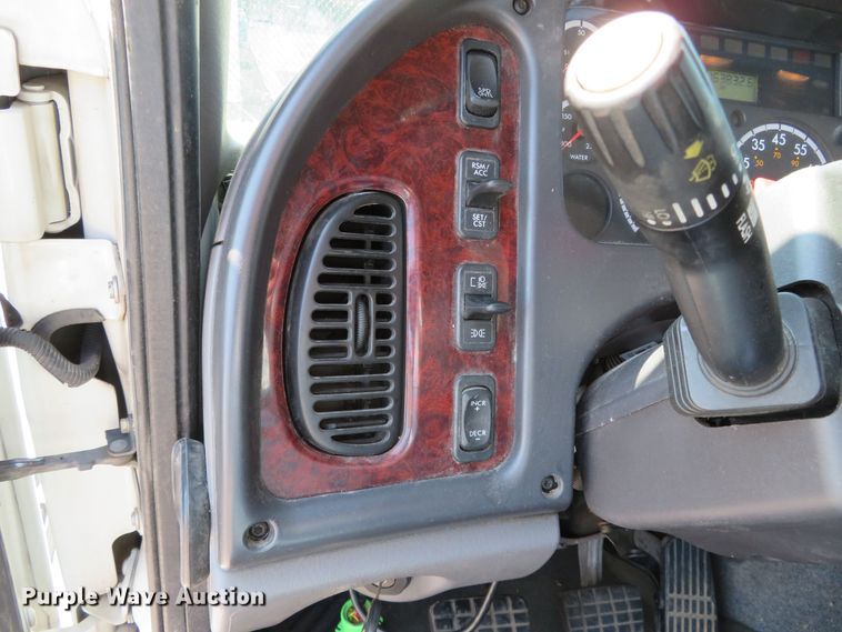 image for item DR0134 2014 Freightliner Business Class M2  semi truck