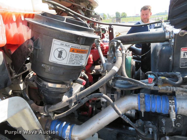 image for item DR0134 2014 Freightliner Business Class M2  semi truck