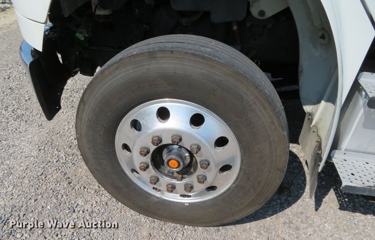 image for item DR0134 2014 Freightliner Business Class M2  semi truck