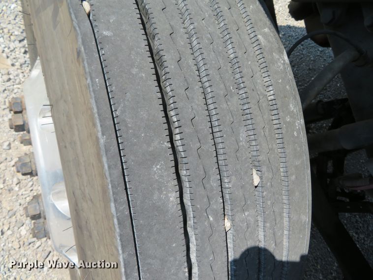 image for item DR0134 2014 Freightliner Business Class M2  semi truck