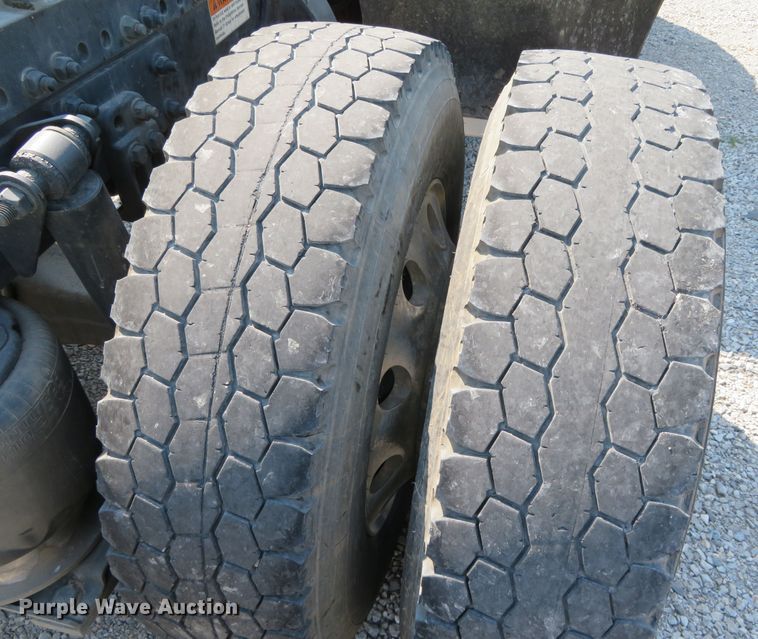 image for item DR0134 2014 Freightliner Business Class M2  semi truck