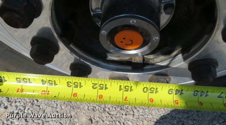 image for item DR0134 2014 Freightliner Business Class M2  semi truck