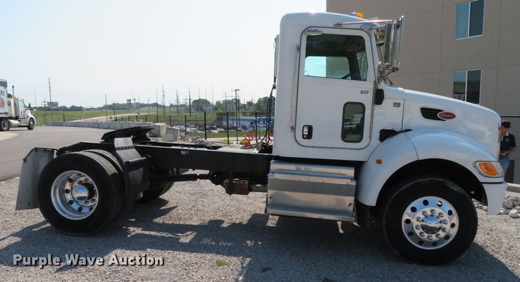 image for item DR0135 2013 Peterbilt 337  semi truck