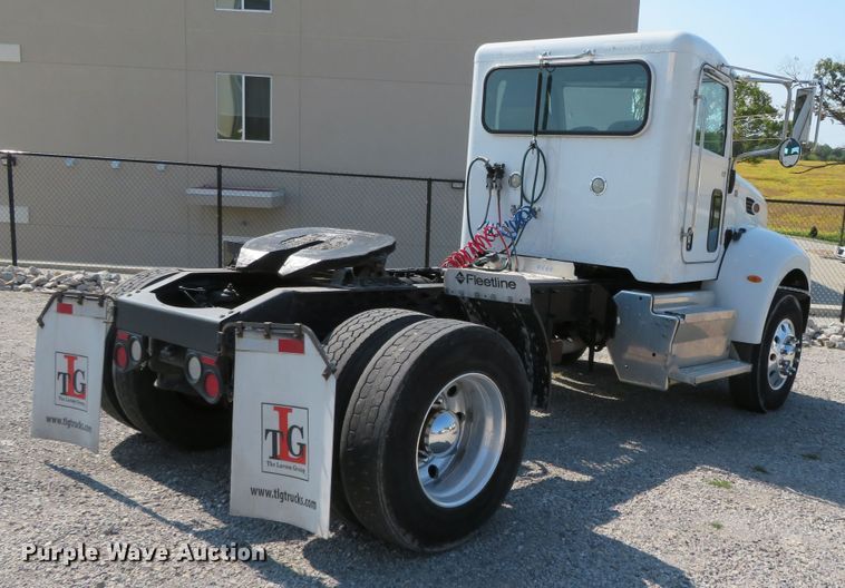 image for item DR0135 2013 Peterbilt 337  semi truck