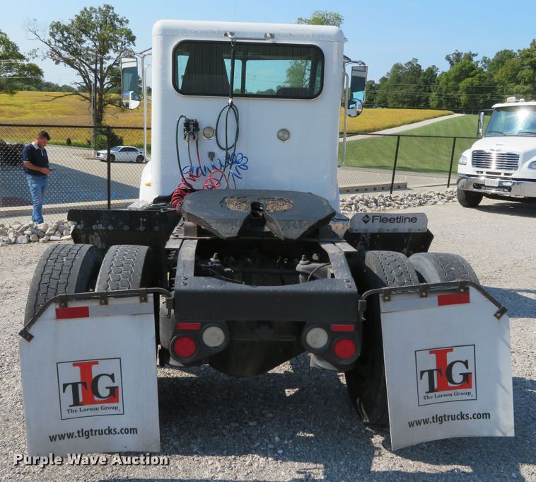 image for item DR0135 2013 Peterbilt 337  semi truck