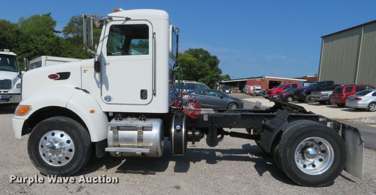 image for item DR0135 2013 Peterbilt 337  semi truck