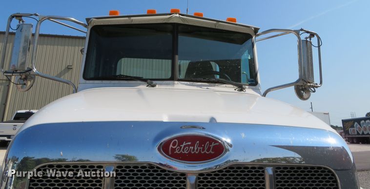 image for item DR0135 2013 Peterbilt 337  semi truck