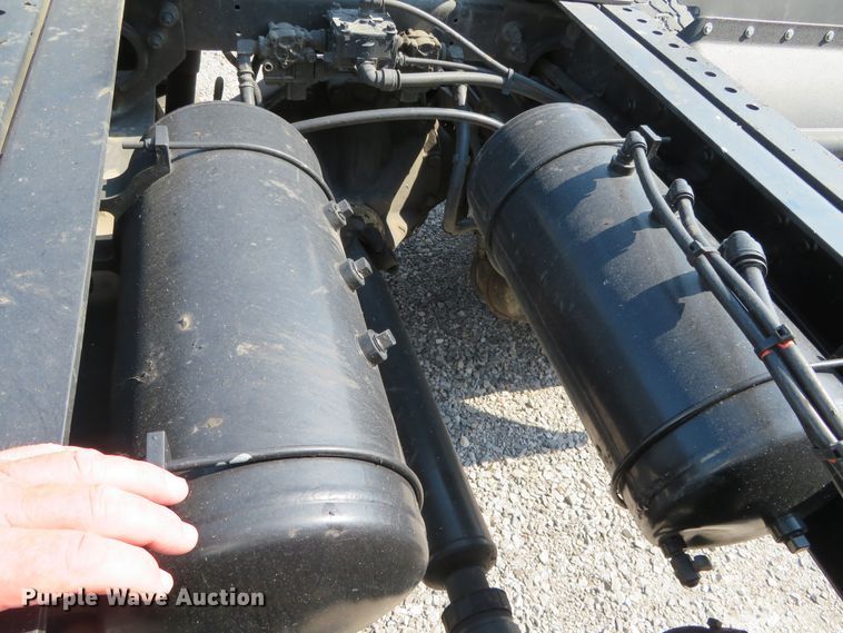 image for item DR0135 2013 Peterbilt 337  semi truck