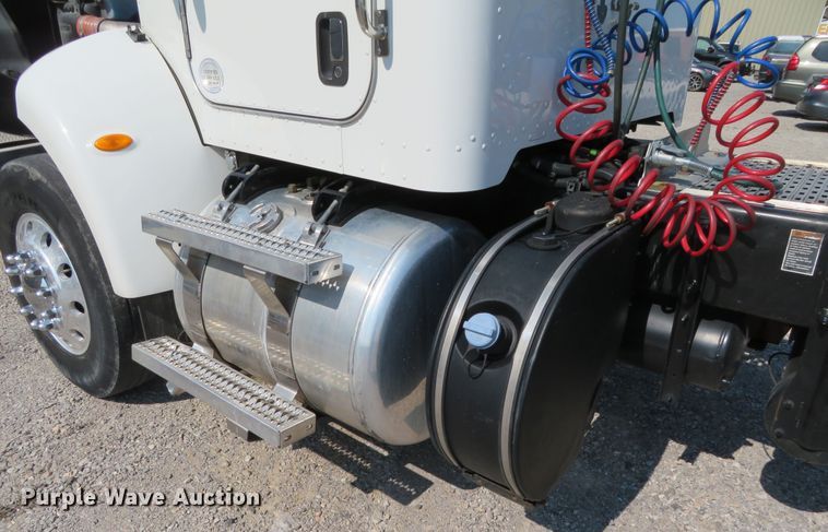 image for item DR0135 2013 Peterbilt 337  semi truck