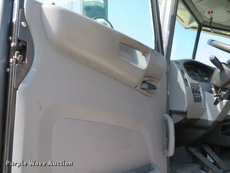 image for item DR0135 2013 Peterbilt 337  semi truck