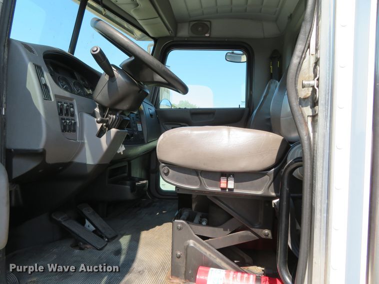 image for item DR0135 2013 Peterbilt 337  semi truck