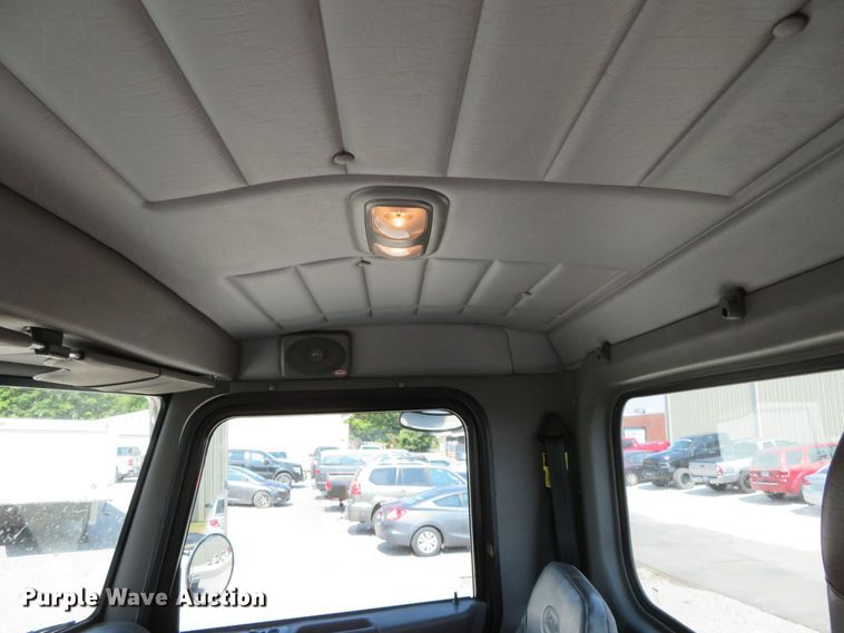 image for item DR0135 2013 Peterbilt 337  semi truck