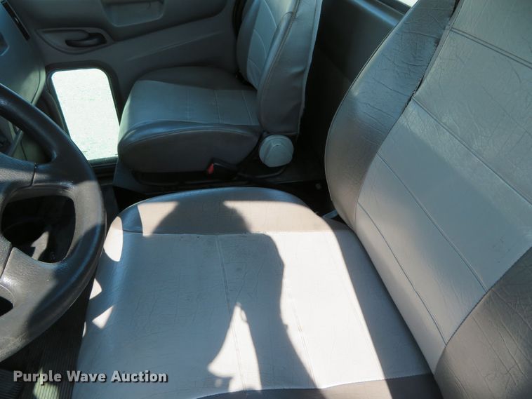 image for item DR0135 2013 Peterbilt 337  semi truck