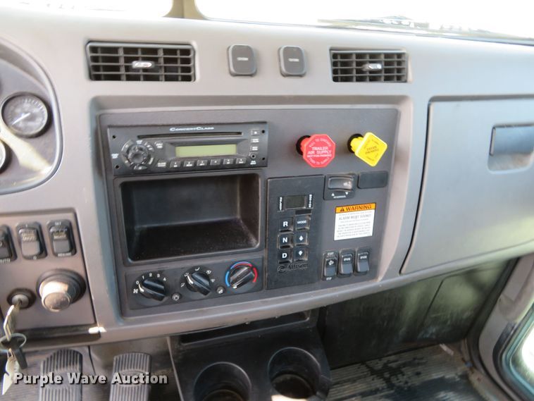 image for item DR0135 2013 Peterbilt 337  semi truck