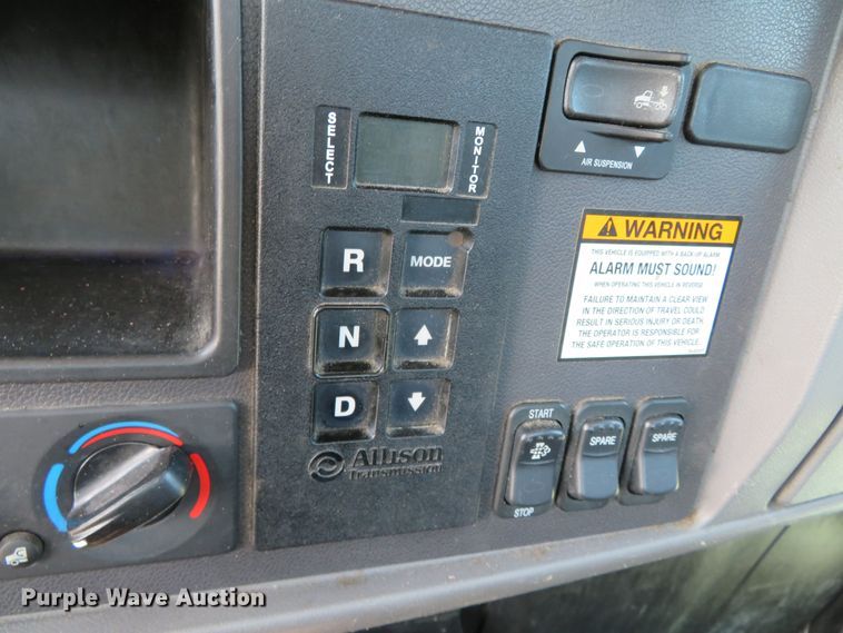 image for item DR0135 2013 Peterbilt 337  semi truck