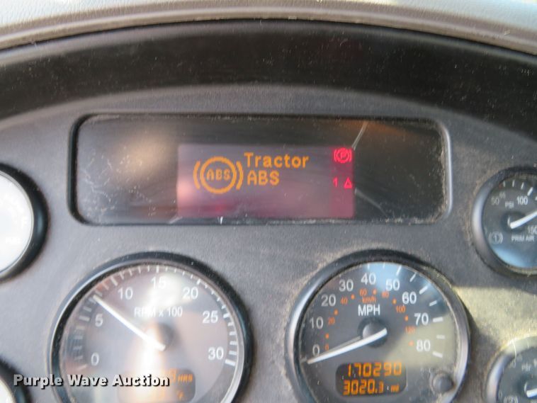 image for item DR0135 2013 Peterbilt 337  semi truck