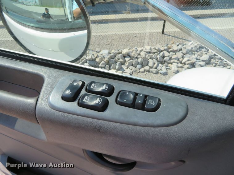 image for item DR0135 2013 Peterbilt 337  semi truck