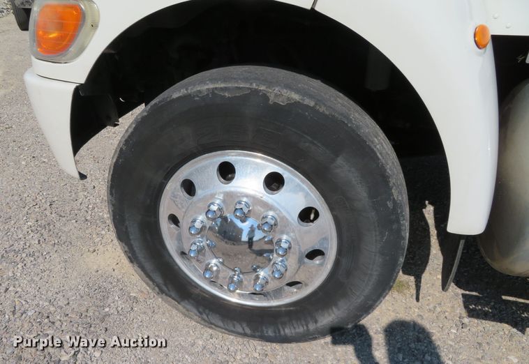 image for item DR0135 2013 Peterbilt 337  semi truck