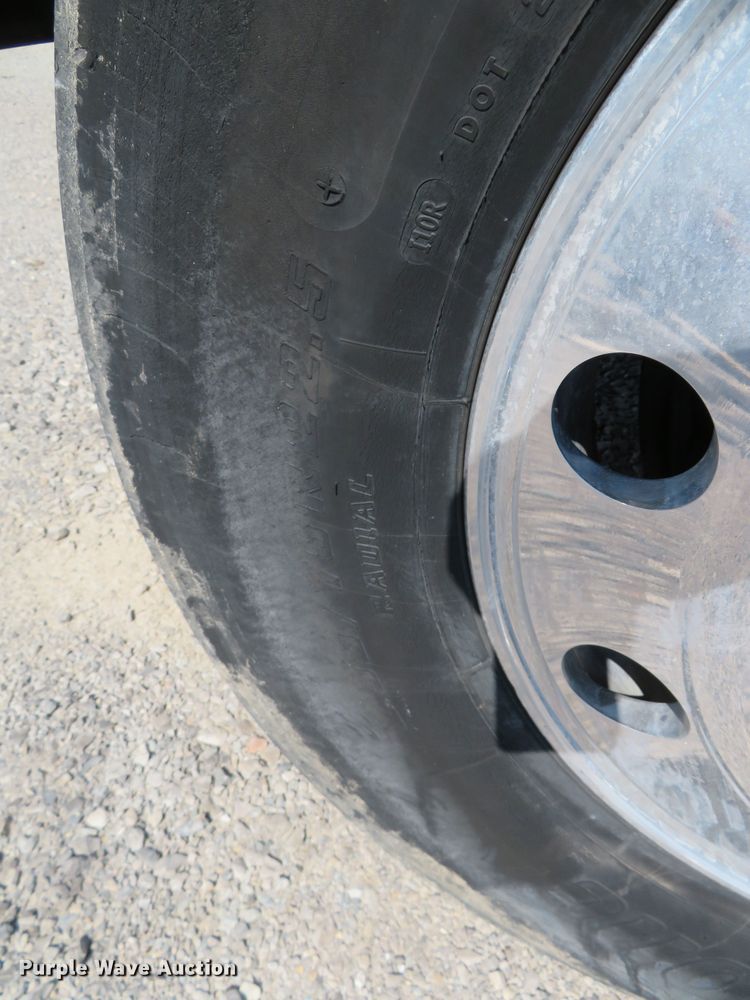 image for item DR0135 2013 Peterbilt 337  semi truck