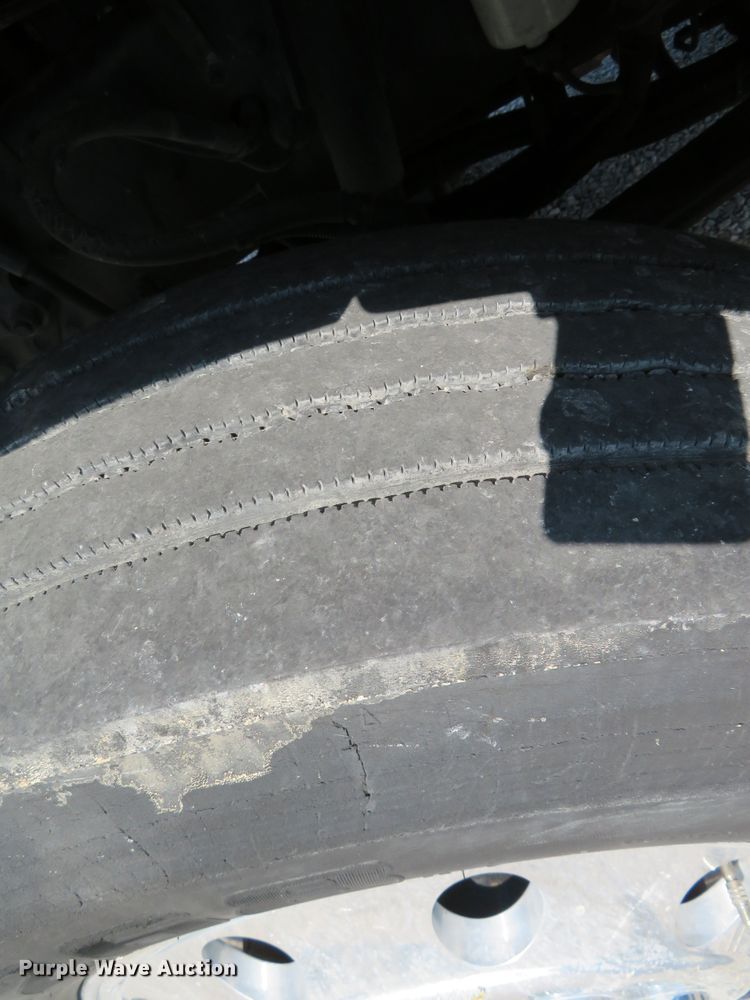 image for item DR0135 2013 Peterbilt 337  semi truck