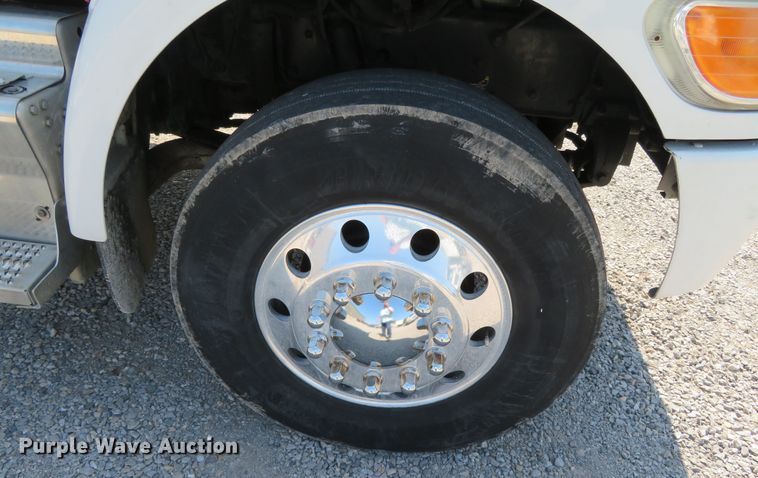 image for item DR0135 2013 Peterbilt 337  semi truck