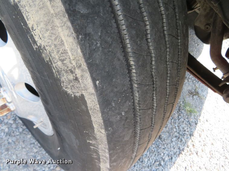 image for item DR0135 2013 Peterbilt 337  semi truck