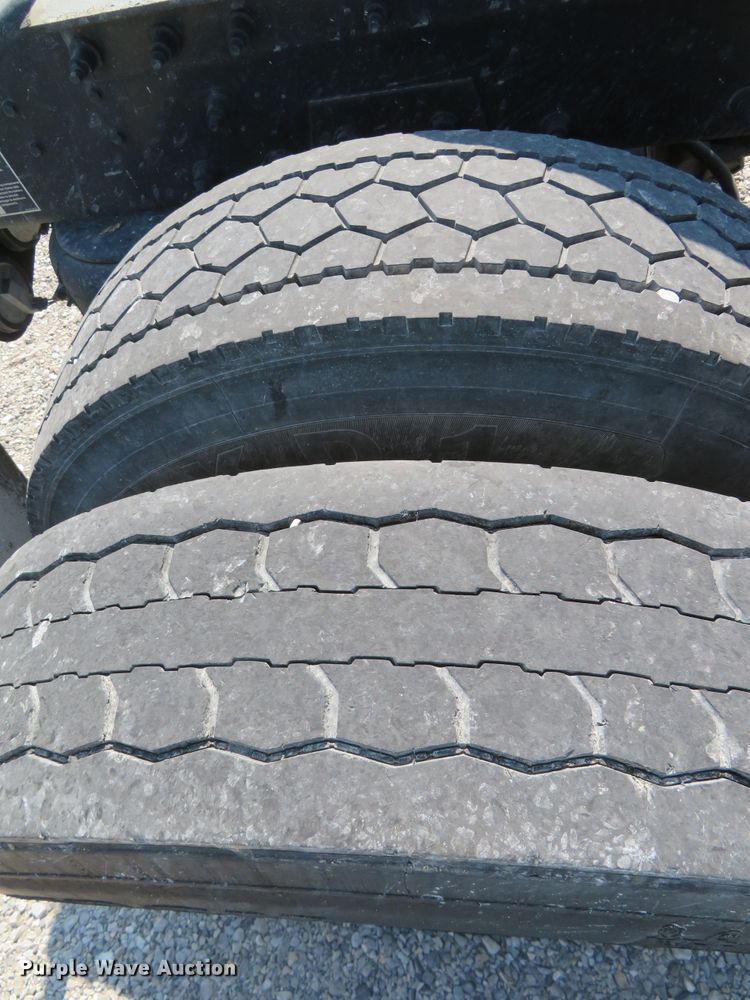 image for item DR0135 2013 Peterbilt 337  semi truck